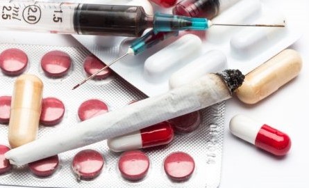 आत्महत्यको कारण मानसिक समस्या र लागुपदार्थ सेवन